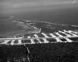 1943年のエスピリトゥサント島パリクロ湾飛行場の空撮
