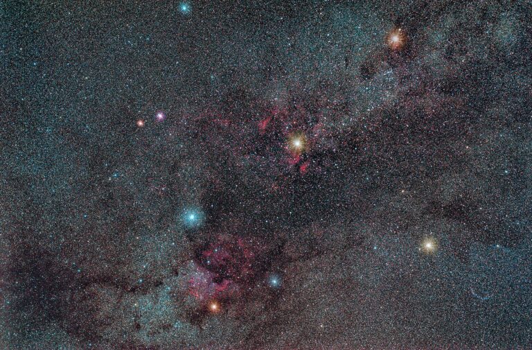タビー星はなぜ不規則に暗くなるのか。宇宙塵と彗星群の仮説