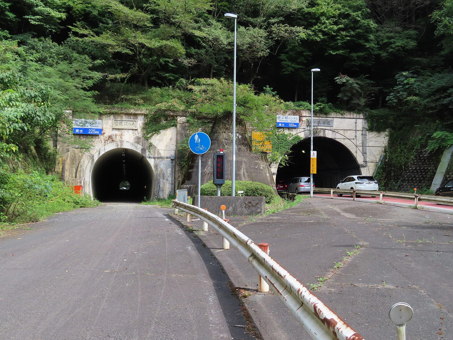 京都の西、老ノ坂の国道9号のトンネル入口