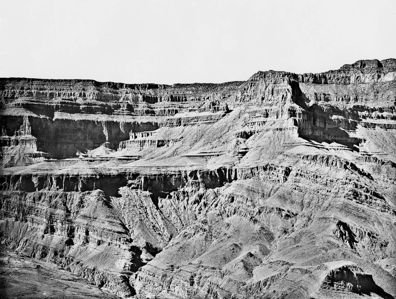 傾いたグランドキャニオン超層群を水平な古生代層が切る歴史的な大傾斜不整合の写真