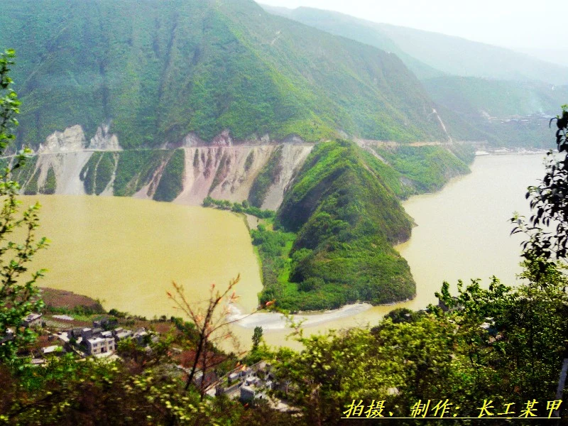 山地を刻む大渡河の峨辺区間