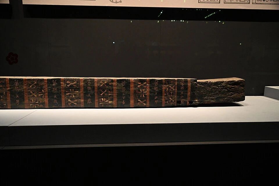 曽侯乙編鐘の鐘架横木に残る文様と刻文