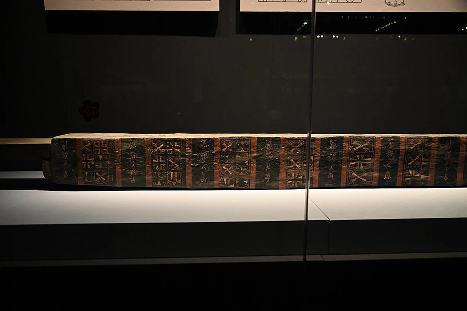 曽侯乙編鐘の彩色された木製鐘架横木
