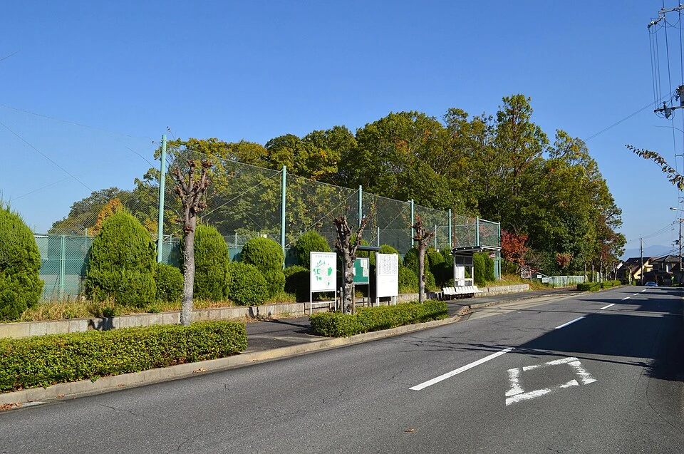 奈良市の富雄丸山古墳の円形墳丘