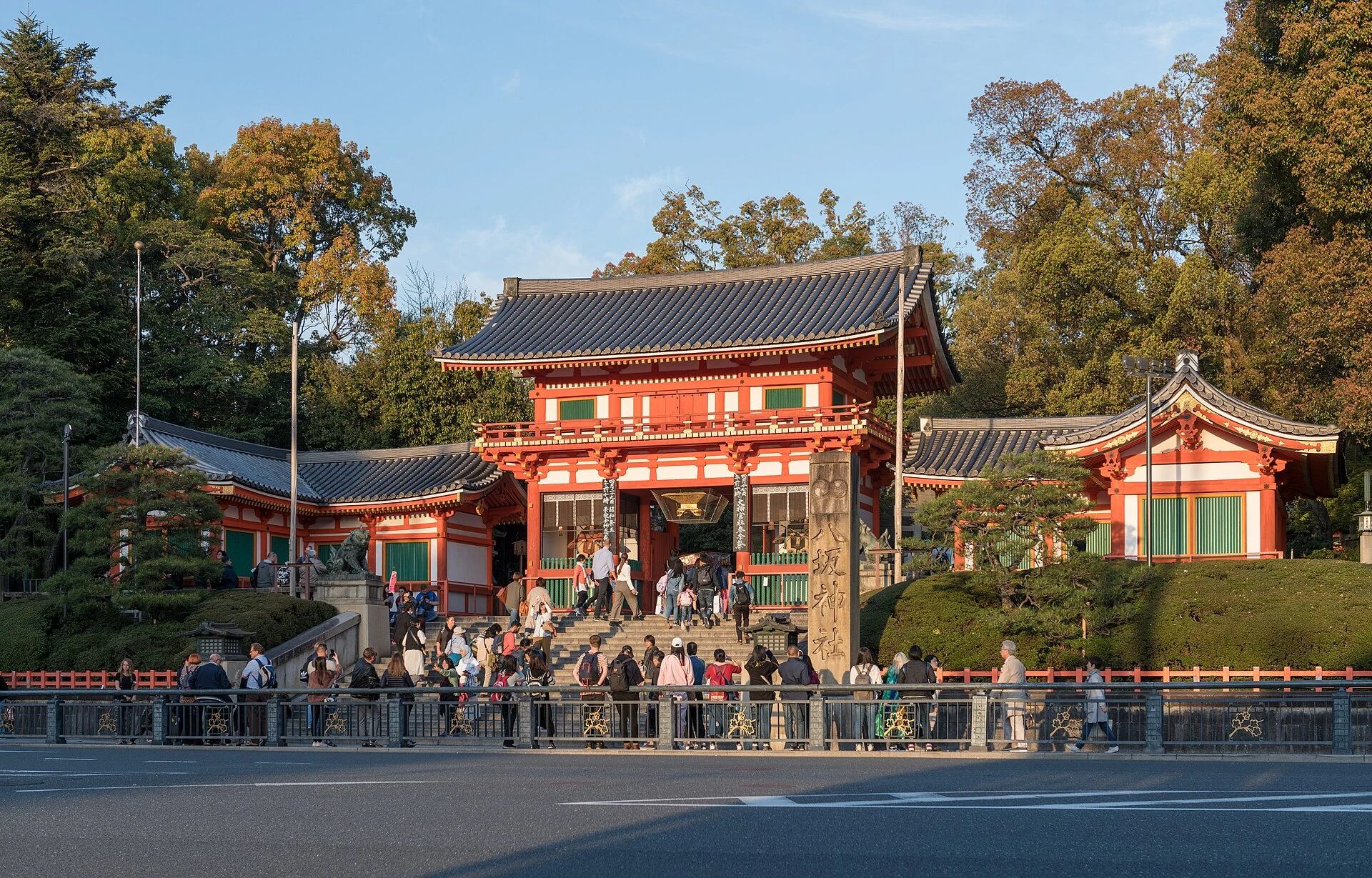 京都八坂神社の西楼門