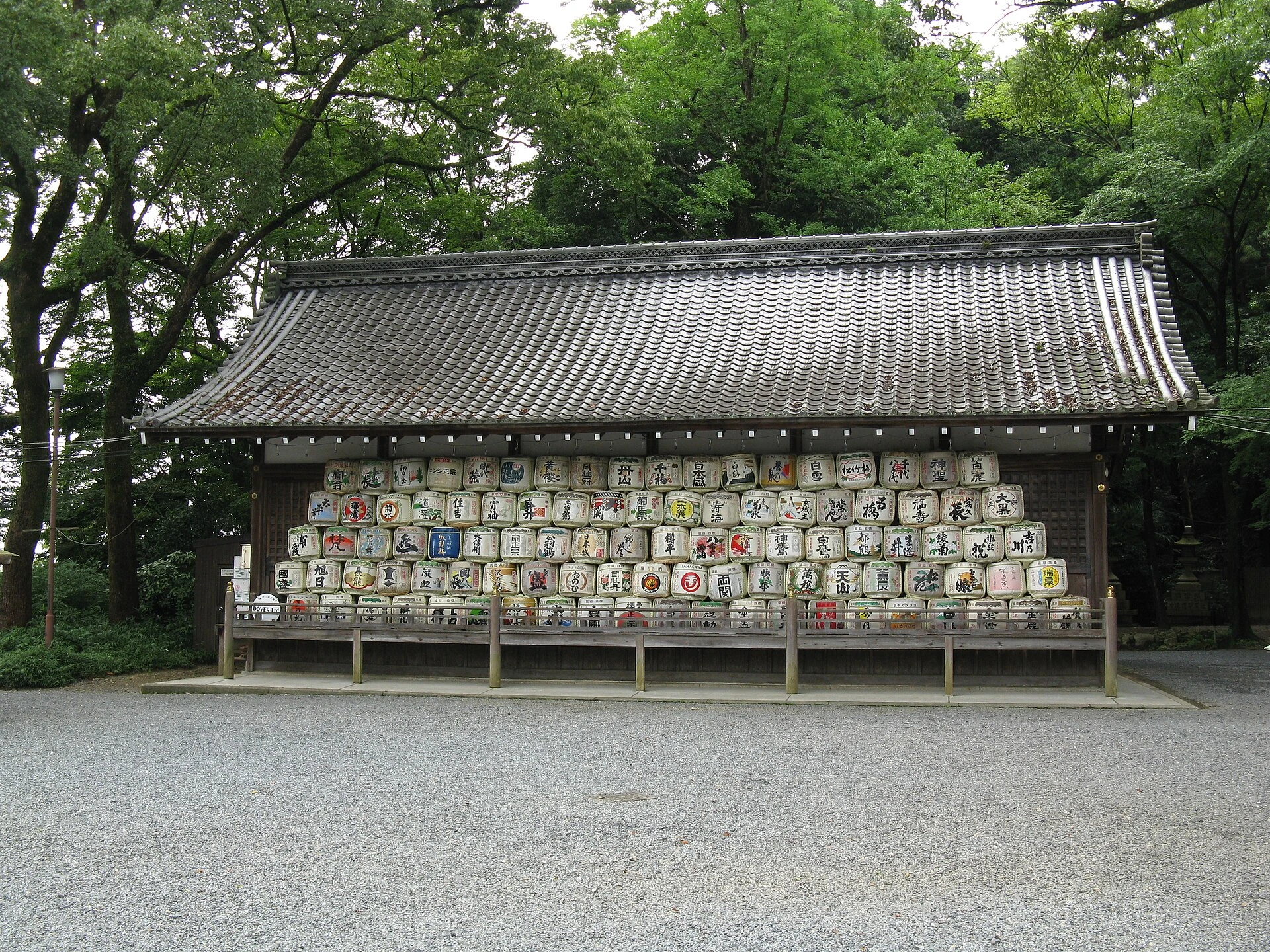 京都松尾大社の神輿庫