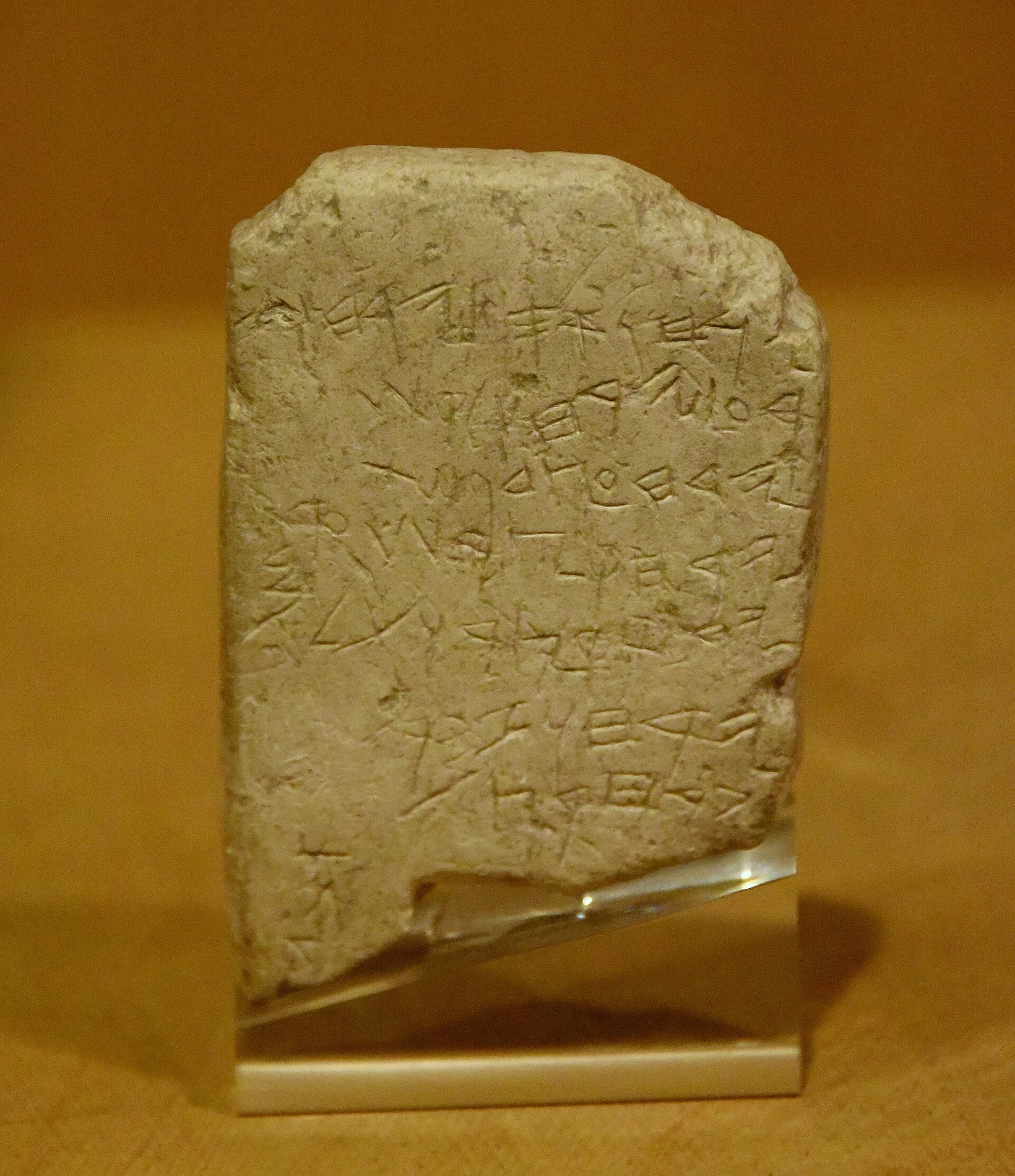 紀元前10世紀ごろの古代ヘブライ語ゲゼル暦石板