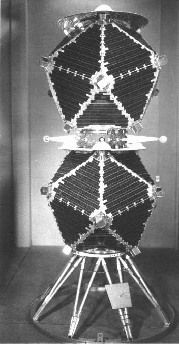 積み重ねられた初代ヴェラ核爆発検知衛星