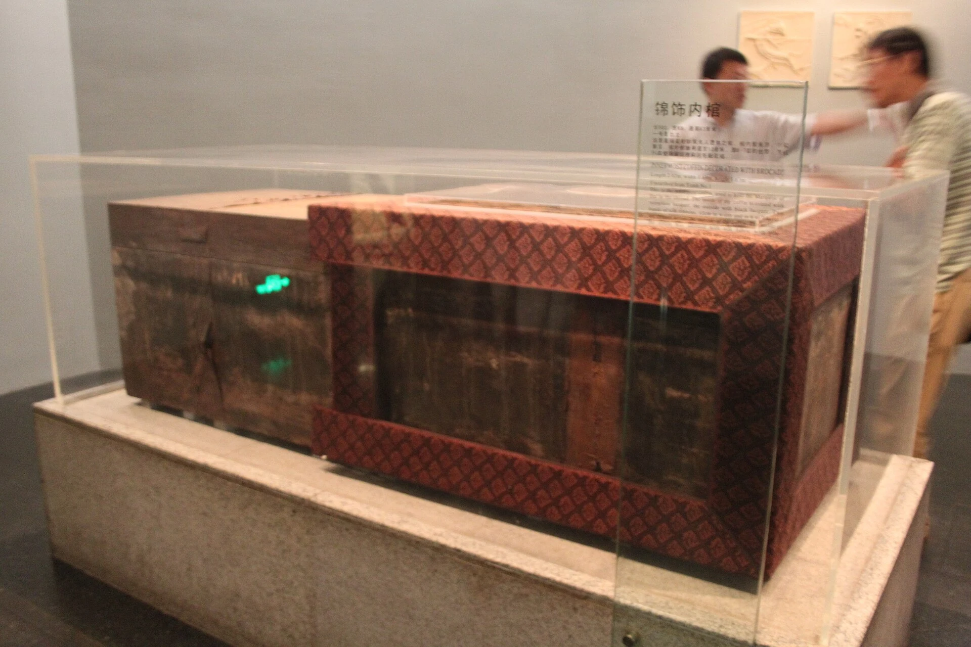 馬王堆一号墓から出土した彩色された内棺の展示