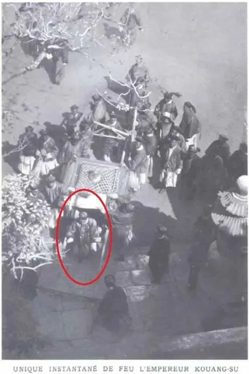 1902年に撮影されたとされる光緒帝の写真