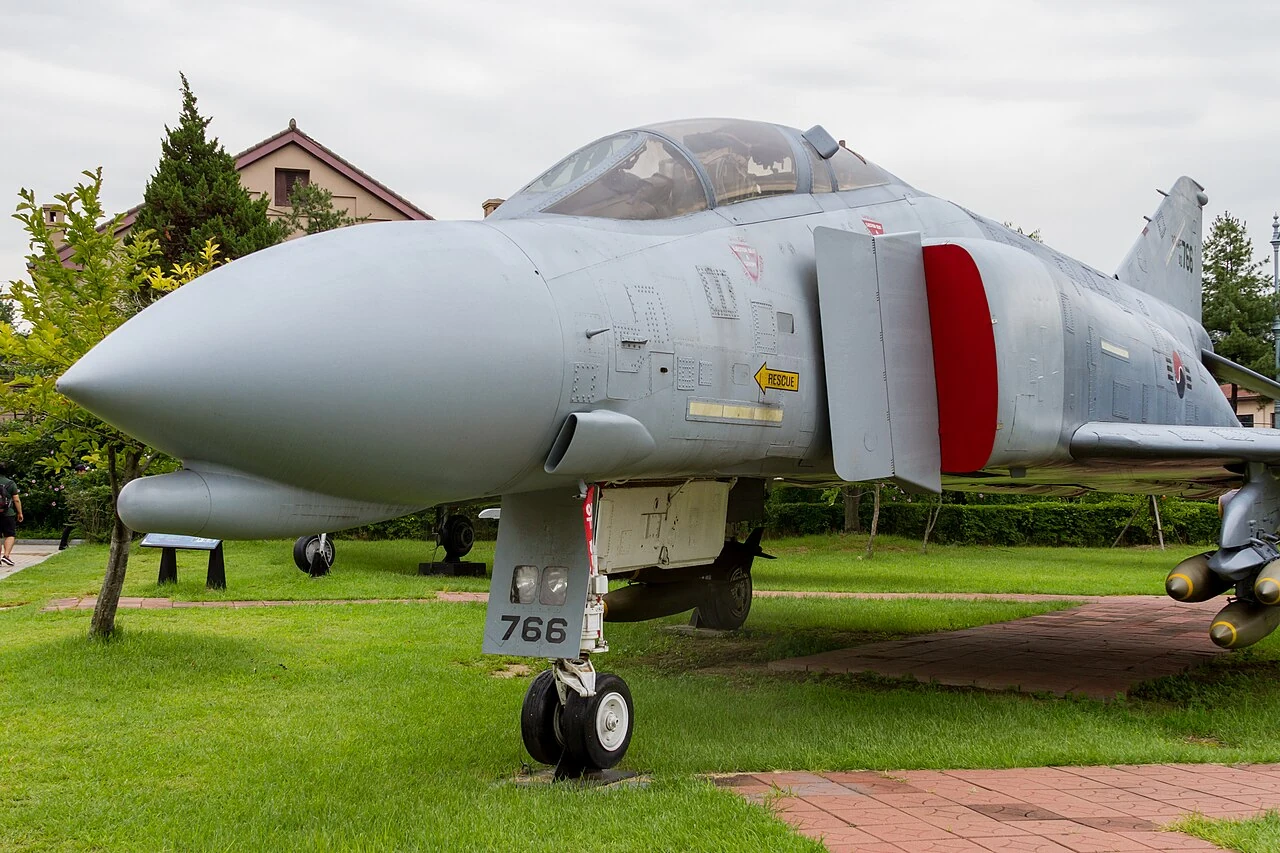 韓国戦争記念館に展示されたF-4ファントム戦闘機