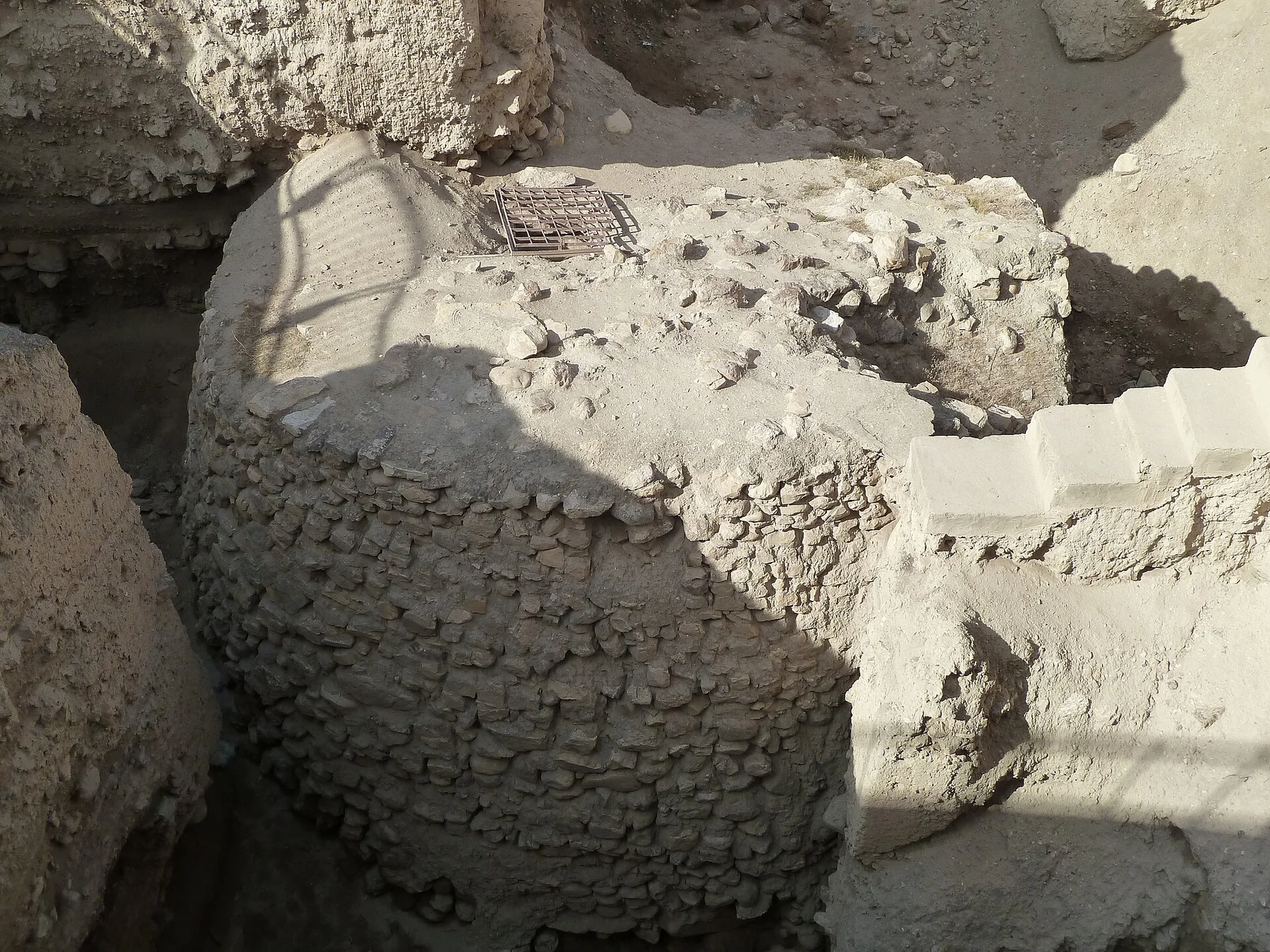 古代エリコに残る新石器時代の石造塔