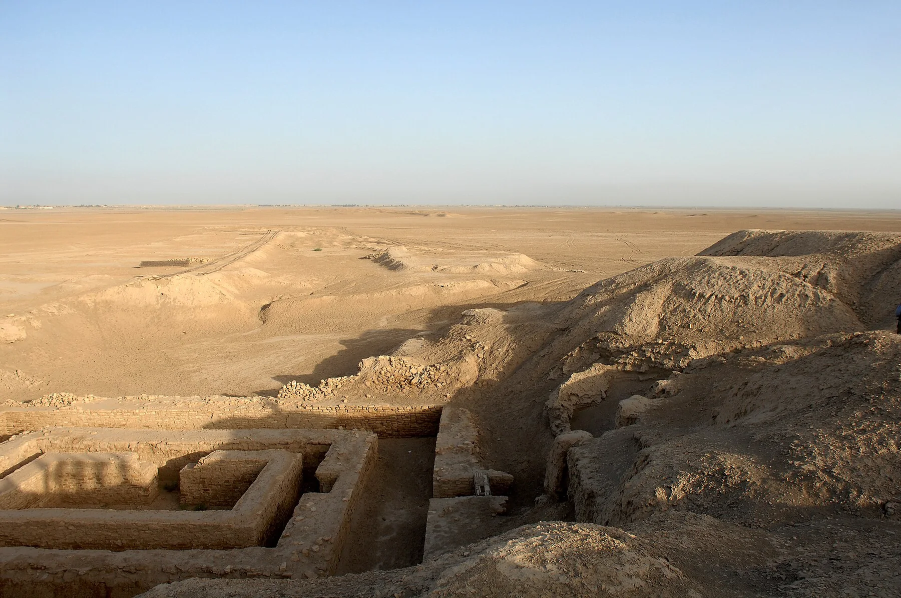 イラク南部ワルカに残る古代ウルクの遺跡