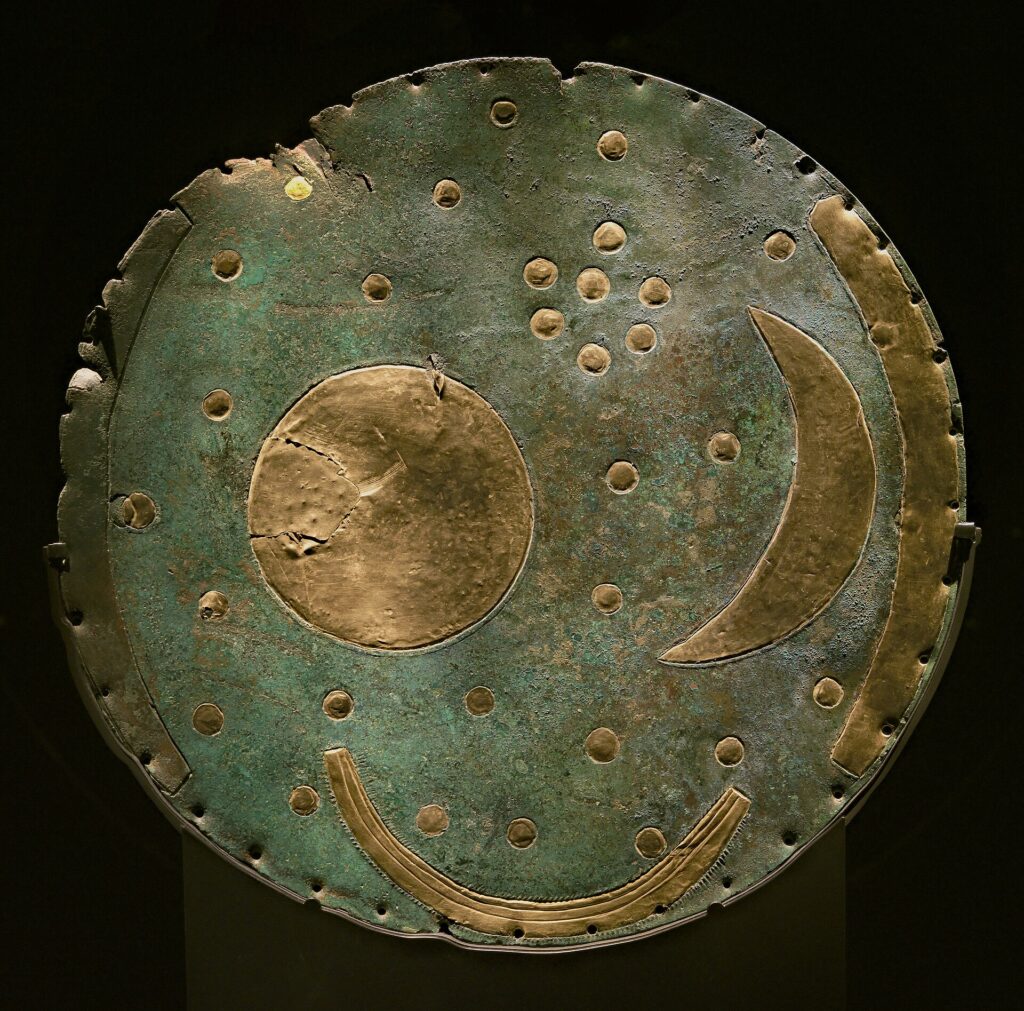 ネブラの天盤｜星を隠し、舟を足した青銅の空。なぜ何度も作り替えられたのか